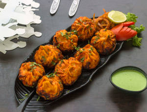 Chicken Tandoori Momos (6 Pcs)