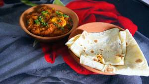 Handi Paneer (200gm) + Butter Tawa Roti (5 Pc)+ Sweet Lassi (250ml)