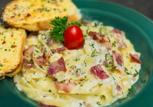 Alfredo In Wonderland Bacon