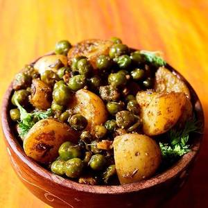 Aloo Matar Ki Dry Sabzi