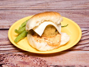 Mexican Cheese Vada Pav 