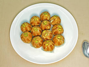 ATTA  GOUND LADDOO