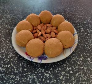 Desi Ghee Besan Laddu With Dry Fruits