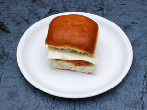 Paneer Spreme Vada Pav With Cheese 