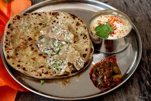 Yummy Paneer Paratha (2Pcs)