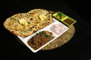 Aloo Pyaaj Naan With Dal Makhani / Chole
