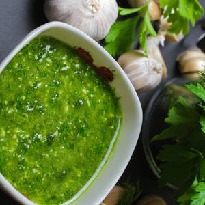 Extra Green Chutney And Pyaaz