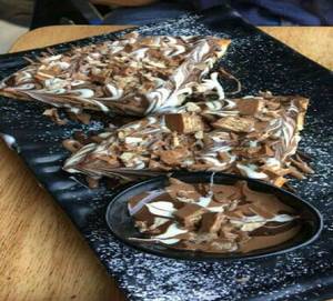 Kitkat Waffles + 150ml Icecream
