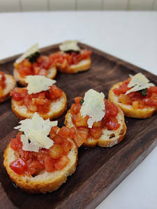 Tomato & Pesto Brruschetta