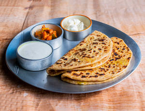 Aloo Paratha And Dahi Combo