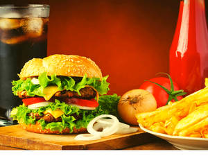 Maharaja Burger + French Fries + Coke (200 Ml)