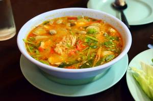 Chicken tom yum soup