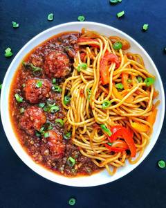 Veg Chow + Chilli Chicken(4pcs)