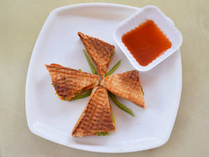 Cheese Grilled Sandwich (Served with tomato sauce)