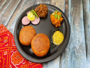 Fried Litti Chokha (2 Big Pcs Fried Litti Served With Aloo Chokha & Bharta)