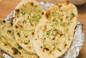 Garlic Naan (1 pc)