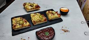 Chicken Peri Peri Cheese Pizza