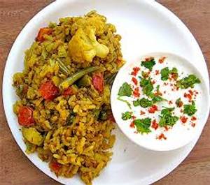 Veg khichdi with curd