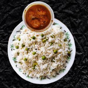 Pea Pulao With Paneer Kofta Curry Combo