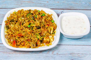 Veg Biryani With Raita