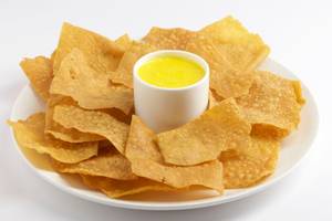 P-65 Nachos With Cheese Sauce 