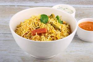 Veg Biryani With Raita