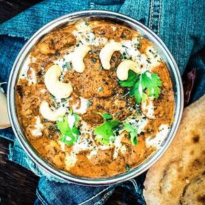 Kaju Curry Half with 5 Tawa Butter Roti