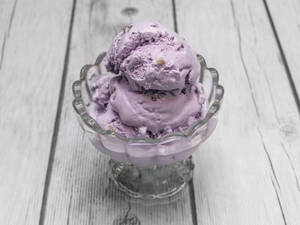 Blackcurrant Ice Cream (1 Scoop)