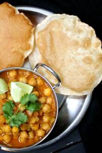 Chola Bhatura