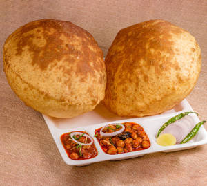 Chole Bhature [2 Pcs]