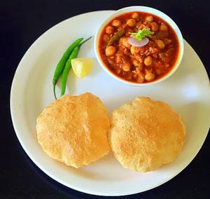 8 Poori Chana Masala