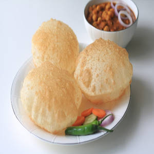 Poori & Chole (5 Pcs)