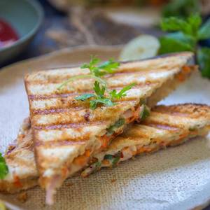 Veg. grilled sandwich (2 pcs.)