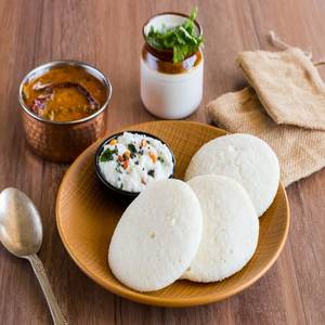 Idli-Sambhar with Chutney (Gluten-Free)