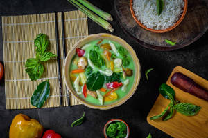 Thai Green Curry Chicken With Steamed Rice
