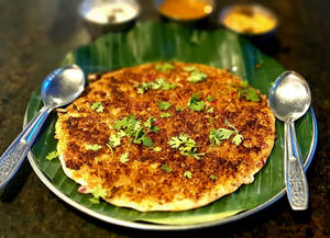 Onion Podi Uthappam