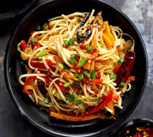 Ginger Garlic Chilli Chowmein 