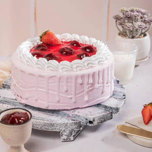 Strawberry Wonder Cake Half Kg
