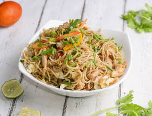 Egg Chicken Chow Mein
