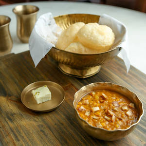 4 Luchi + Cholaar Dal + Misti
