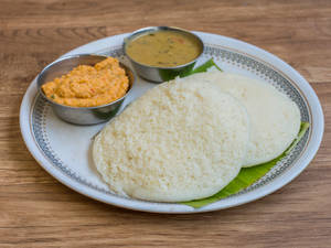 Thatte Idli (2 Pcs)(serves with  sambar ,coconut chutney)