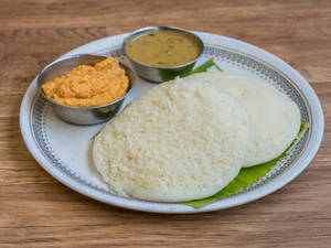 Thatte Idli (2 Pcs)(serves with sambar ,coconut chutney)
