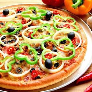 Deluxe Veggie Pizza [Regular]