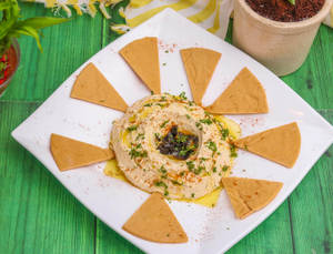 Hummus With Pita Bread