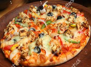 Tandoori Paneer Pizza With French Fries And Soft Beverage