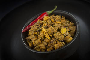 Kaju Kismis Diye Mocha-r-ghonto