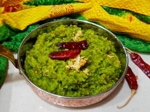 Palak Khichdi + Papad + Pickle [600 Ml]