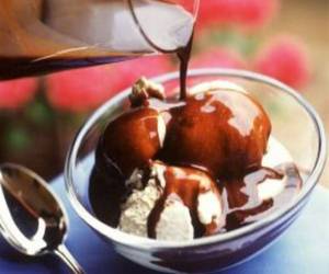 Vanila Ice Cream With Chocolate Syrup 150ml
