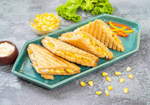 Crunchy Cheese Corn Sandwich