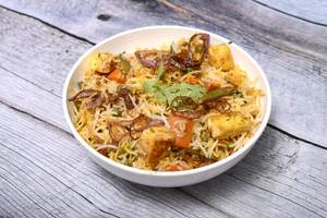 Manomay Special Veg Dum Biryani With Raita